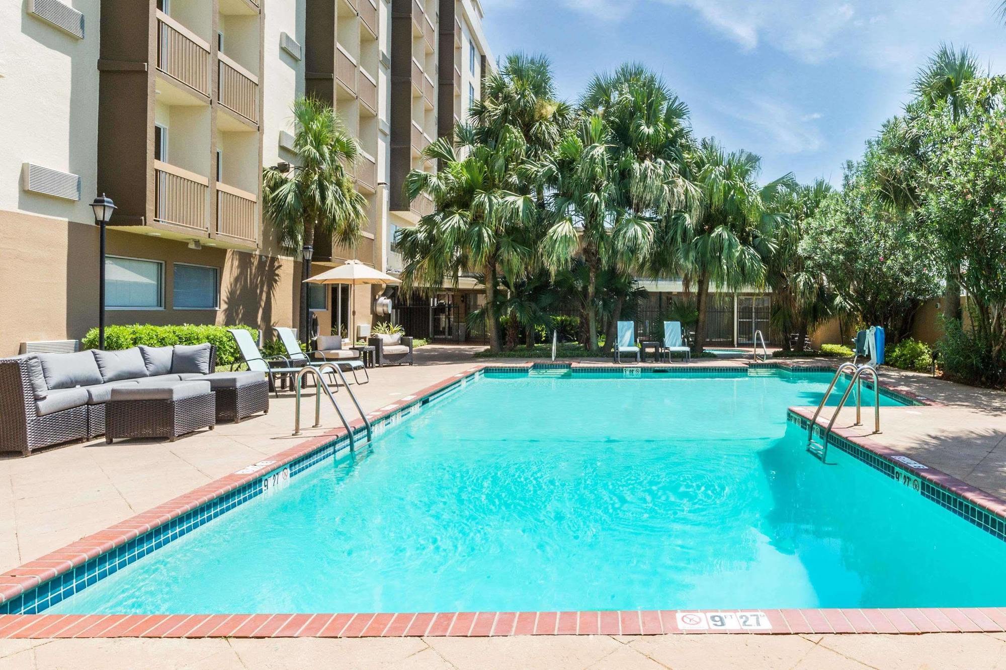 Wyndham Garden New Orleans Airport Hotel Metairie Exterior photo